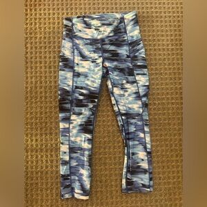 Lululemon Athletica Blue and Black Patterned Leggings Cropped length Size 4
